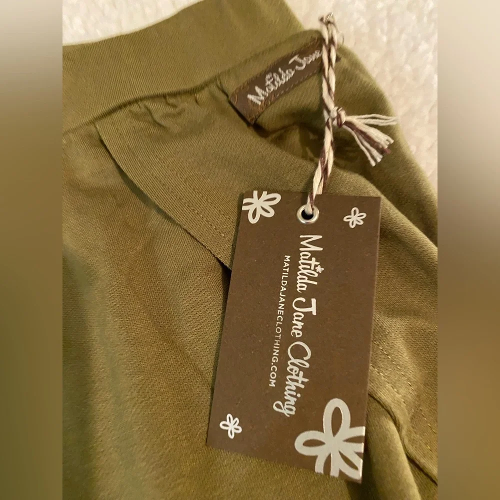 Matilda Jane olive colored size large capris.   NWT - Picture 5 of 10